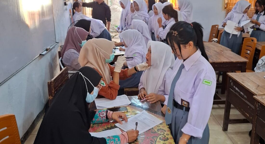 Siswa mengikuti Cek Kesehatan Gratis (CKG) yang dilaksanakan oleh tenaga kesehatan Puskesmas Curup di SMKS 3 Idhata Curup, Bengkulu, 23 Juli 2026. Dokumentasi: SMKS 3 Idhata Curup.
